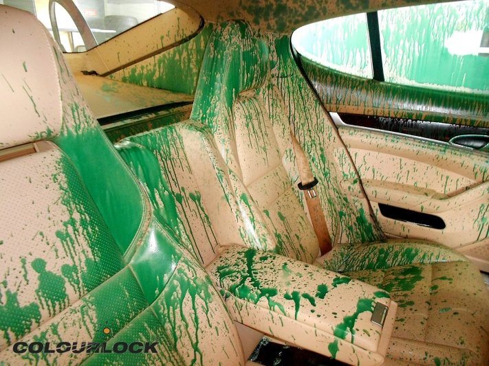 Porsche Panamera 4s – zielona farba w kokpicie